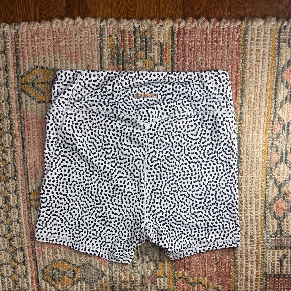 DOYOUEVEN White and Black Athletic Shorts - Picture 4 of 4